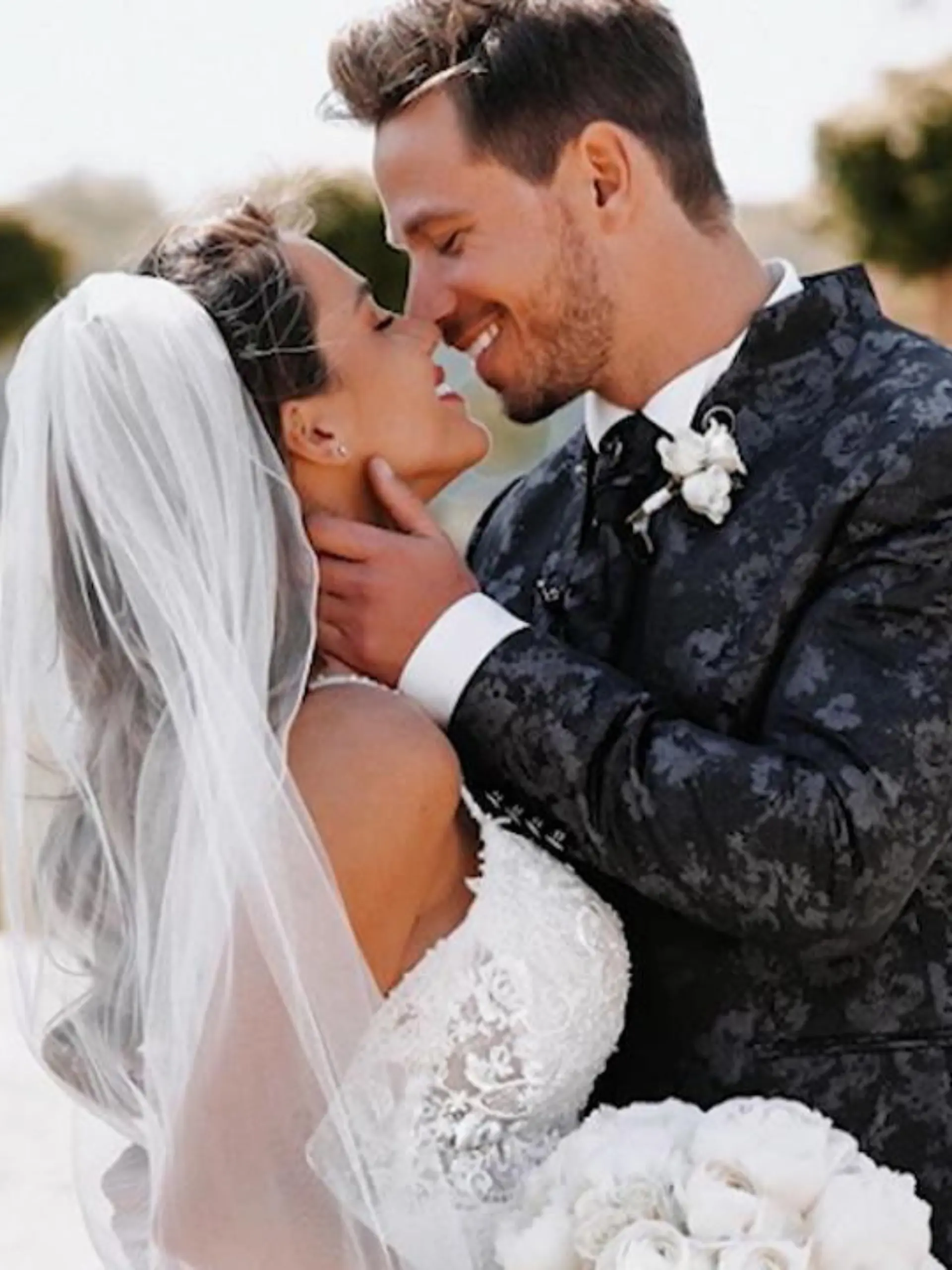 Bild zu: "Bachelor-Stars gratulieren zur Trauung"