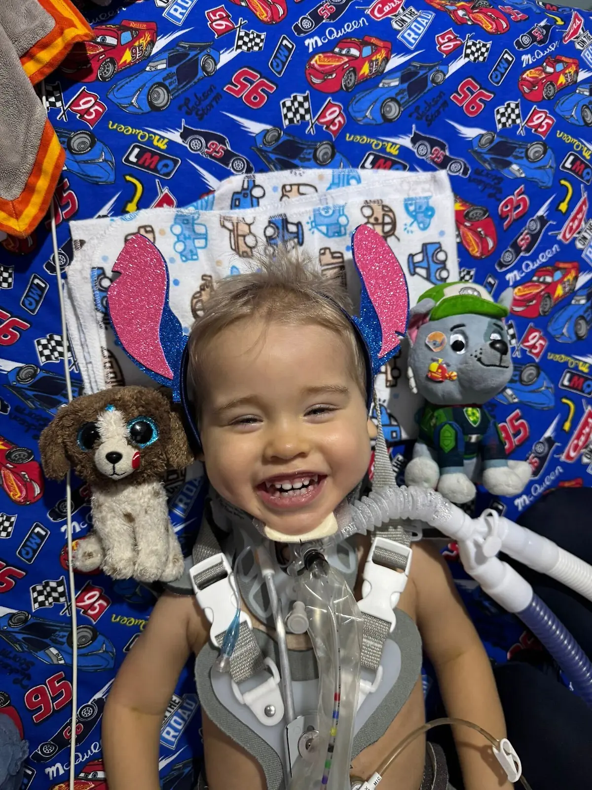 Olli (2) in seinem Krankenbett in Mexiko
