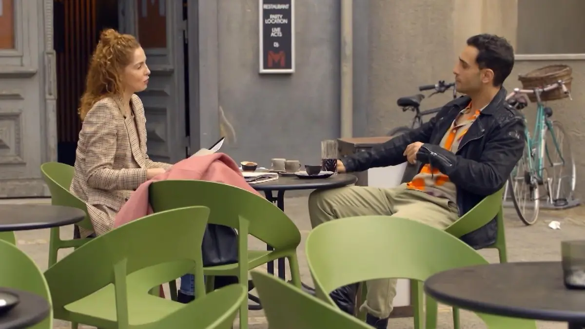 Nina (Maria Wedig) und Nihat (Timur Ülker) 