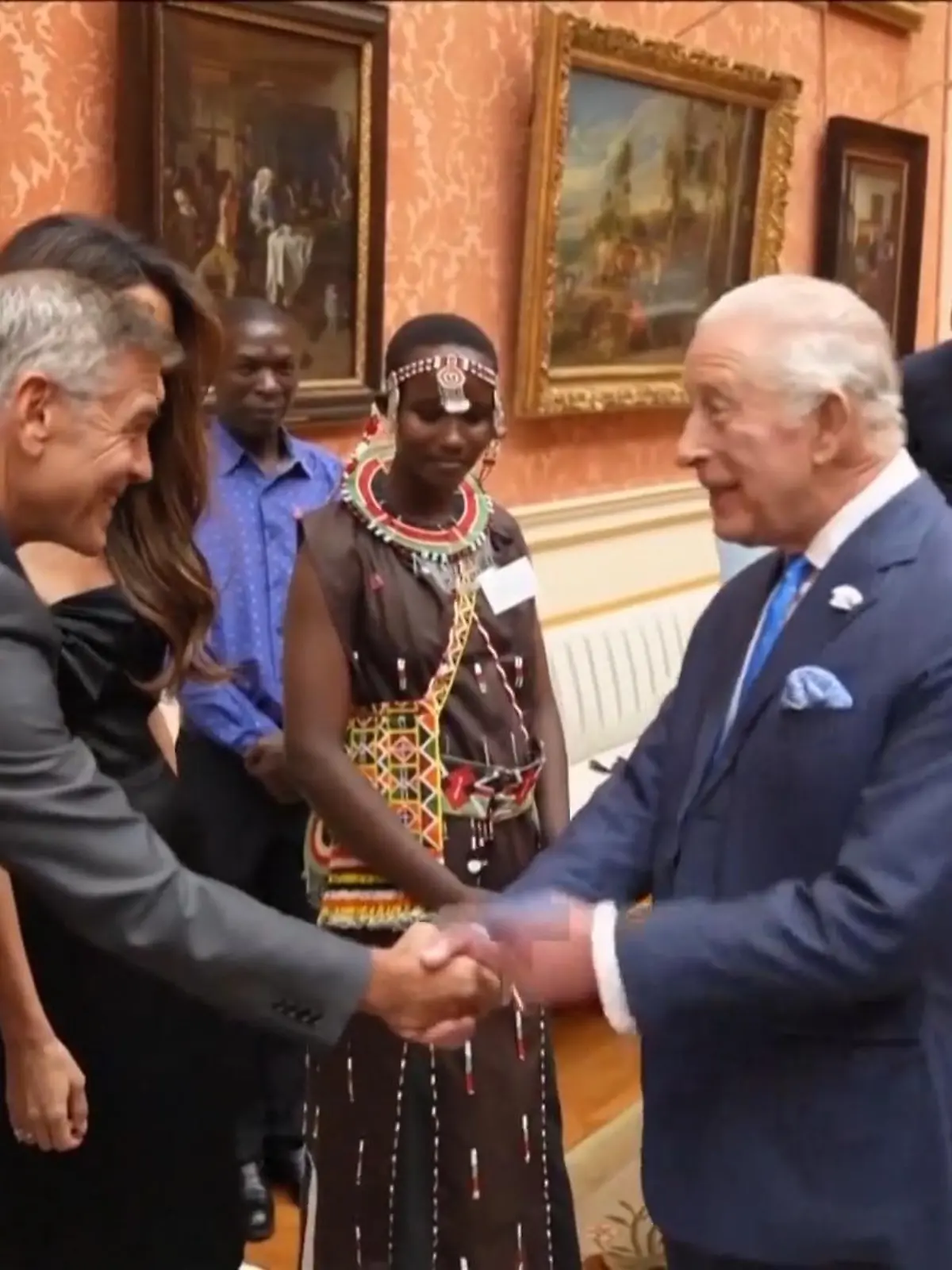 Bild zu: "George & Amal Clooney treffen König Charles"