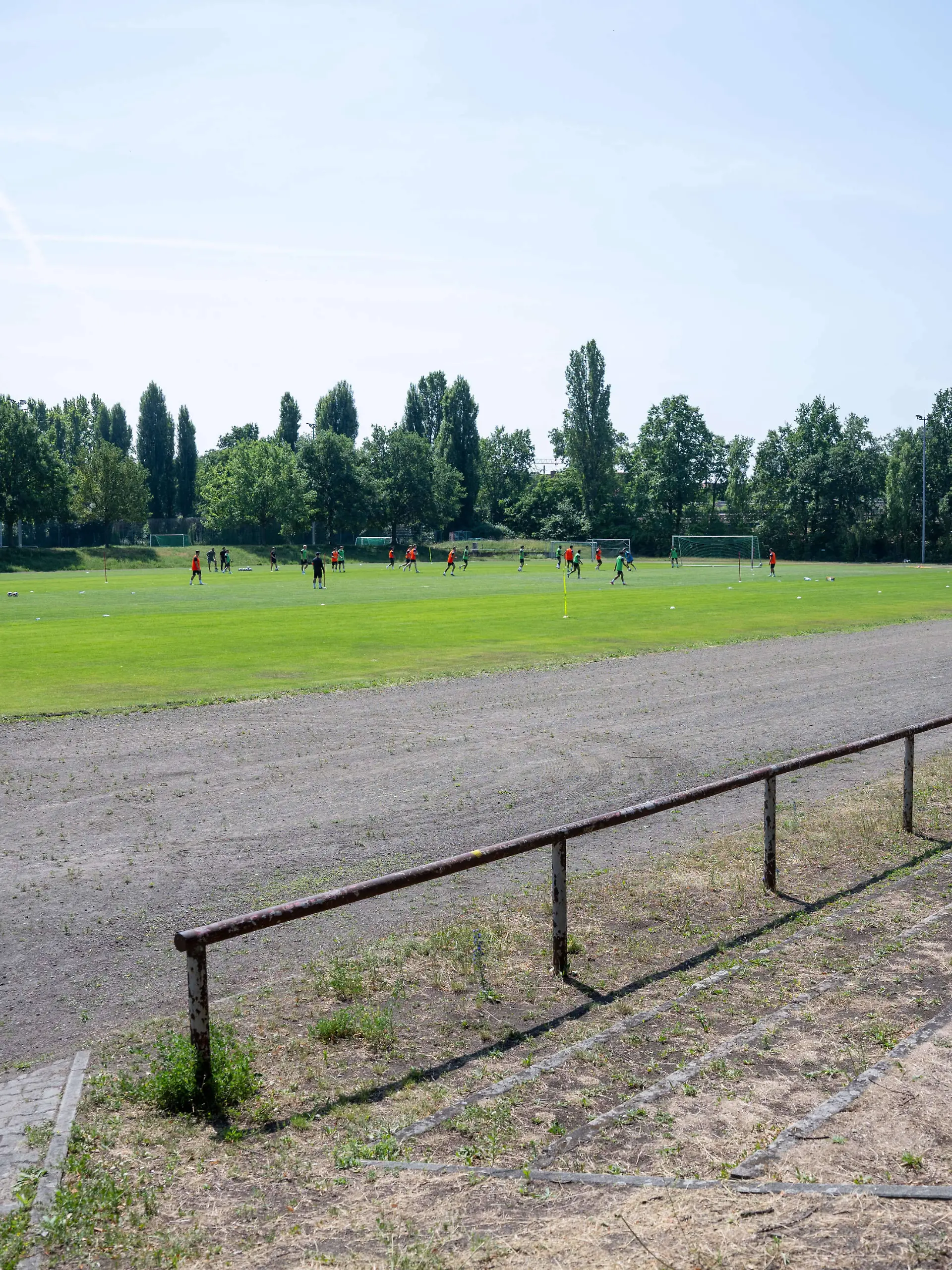 Was müssen das für schreckliche Minuten gewesen sein, die ein 12-jähriges Mädchen durchleben musste? Im baden-württembergischen Bad Waldsee hat ein Mann ein Mädchen mit einem Messer bedroht. Dass nichts Schlimmeres passiert, ist der Polizei und einem mutigen Passanten zu verdanken! 