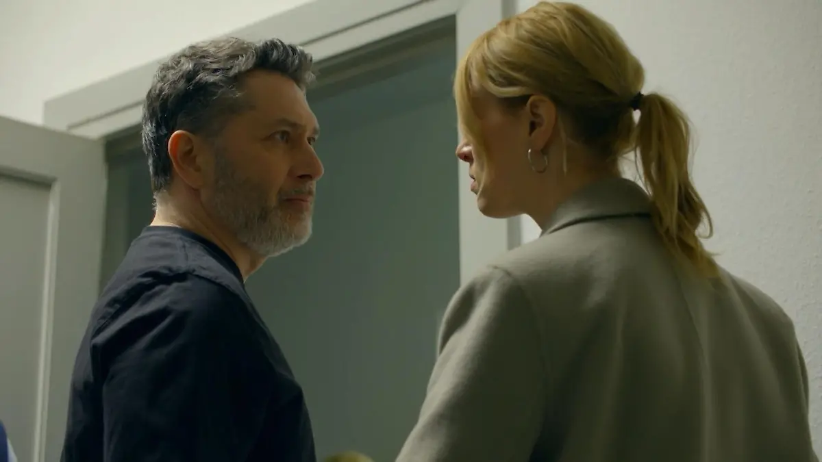 Marc Hardenberg (Carsten Hayes) und Zoe Voigt (Lara Dandelion)