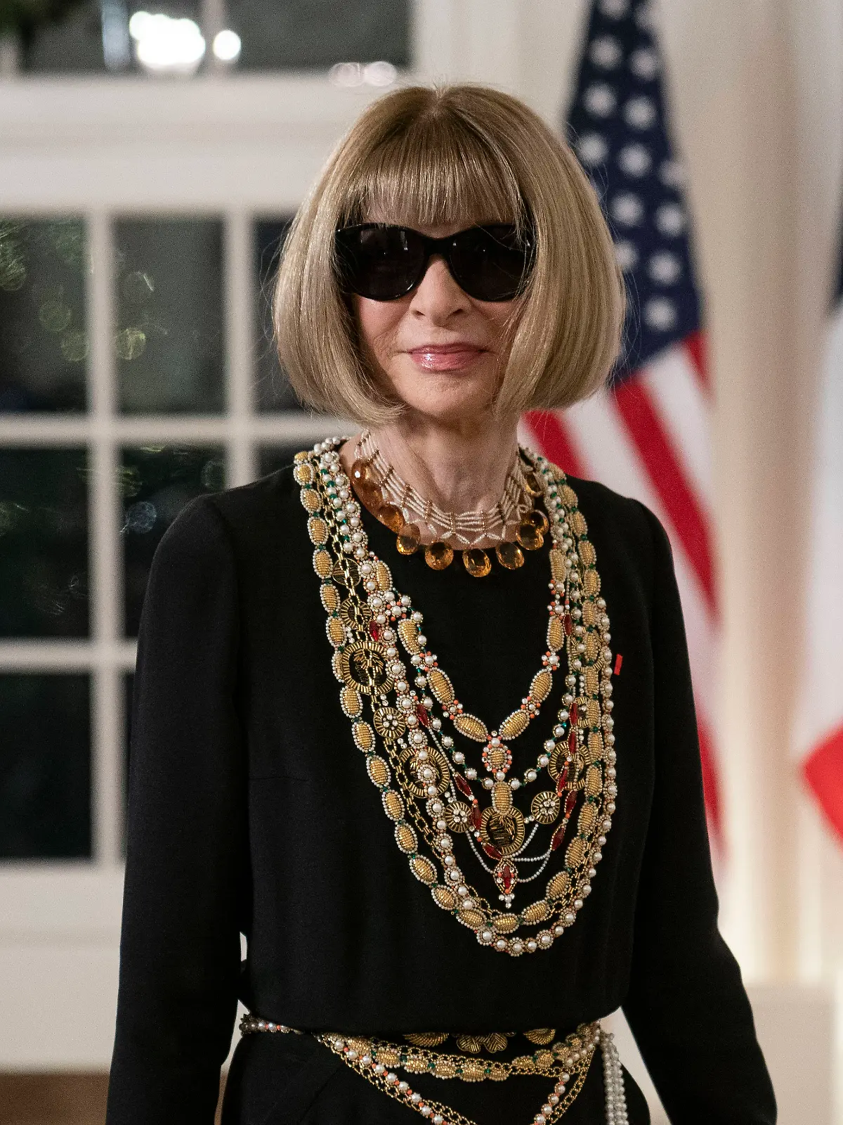 Sonnenbrille, Bob mit Stirnfransen, Haute-Couture-Kleid: Anna Wintour ist seit Jahrzehnten die Grande Dame der Modezeitschrift Vogue - doch jetzt tritt sie zumindest einen kleinen Schritt zurück.