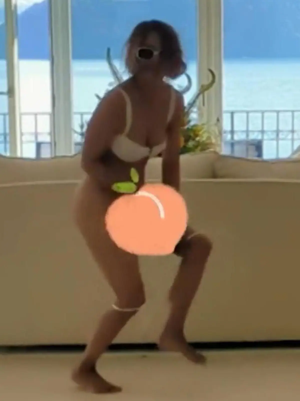 Plötzlich unten ohne! Hollywood-Promi verliert während sexy Tanzeinlage das Bikini-Höschen