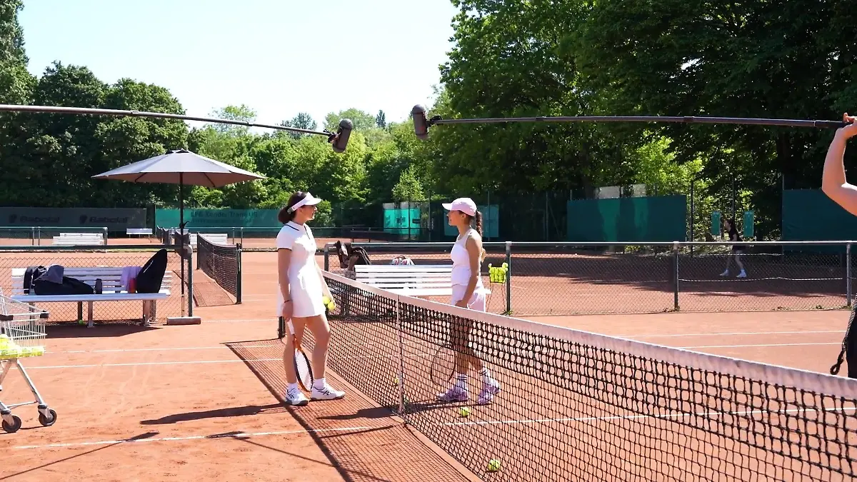 So war der erste AWZ-Drehtag auf dem Tennisplatz Was für eine Stimmung!