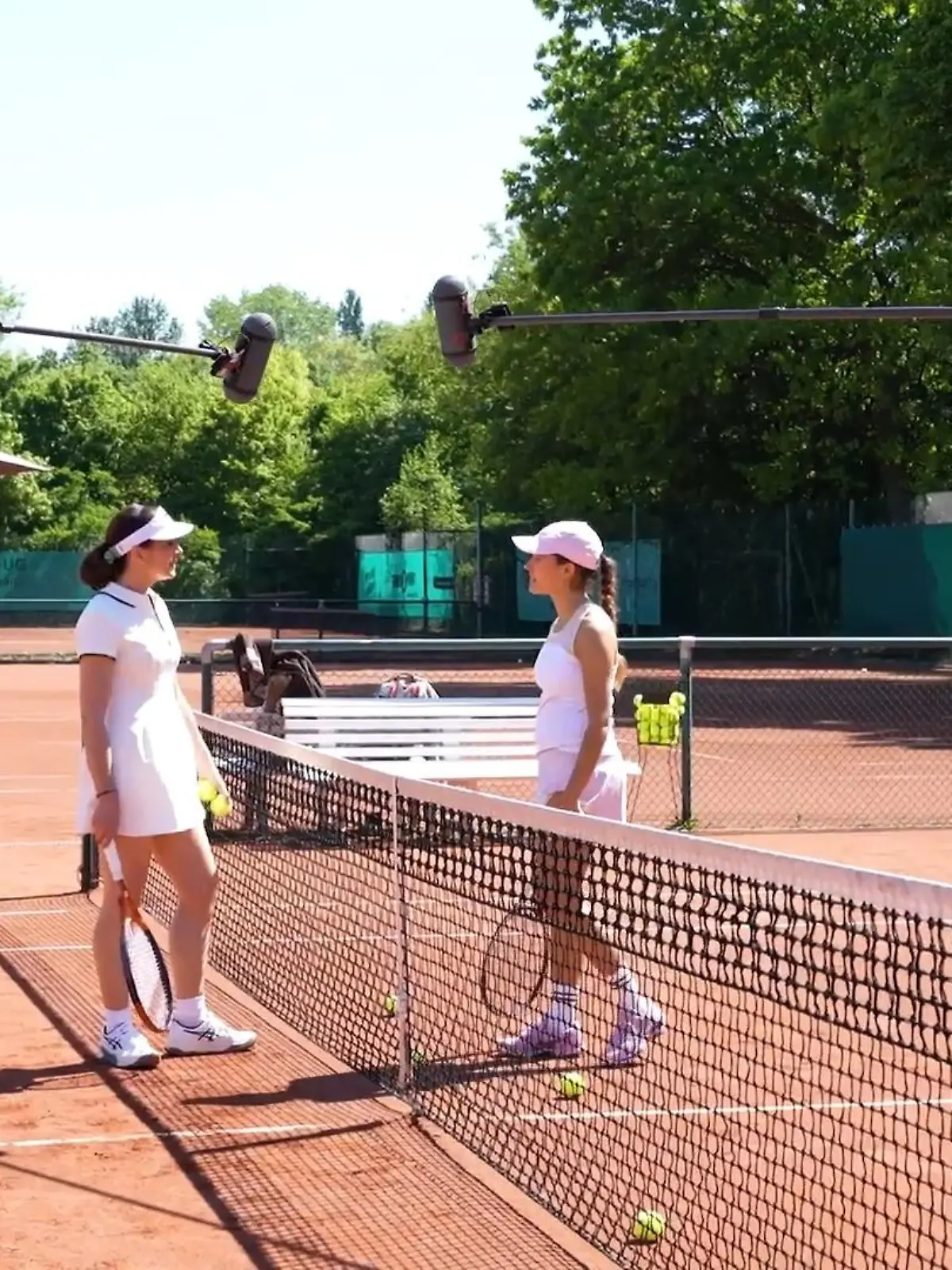 Bild zu: "So war der erste AWZ-Drehtag auf dem Tennisplatz"