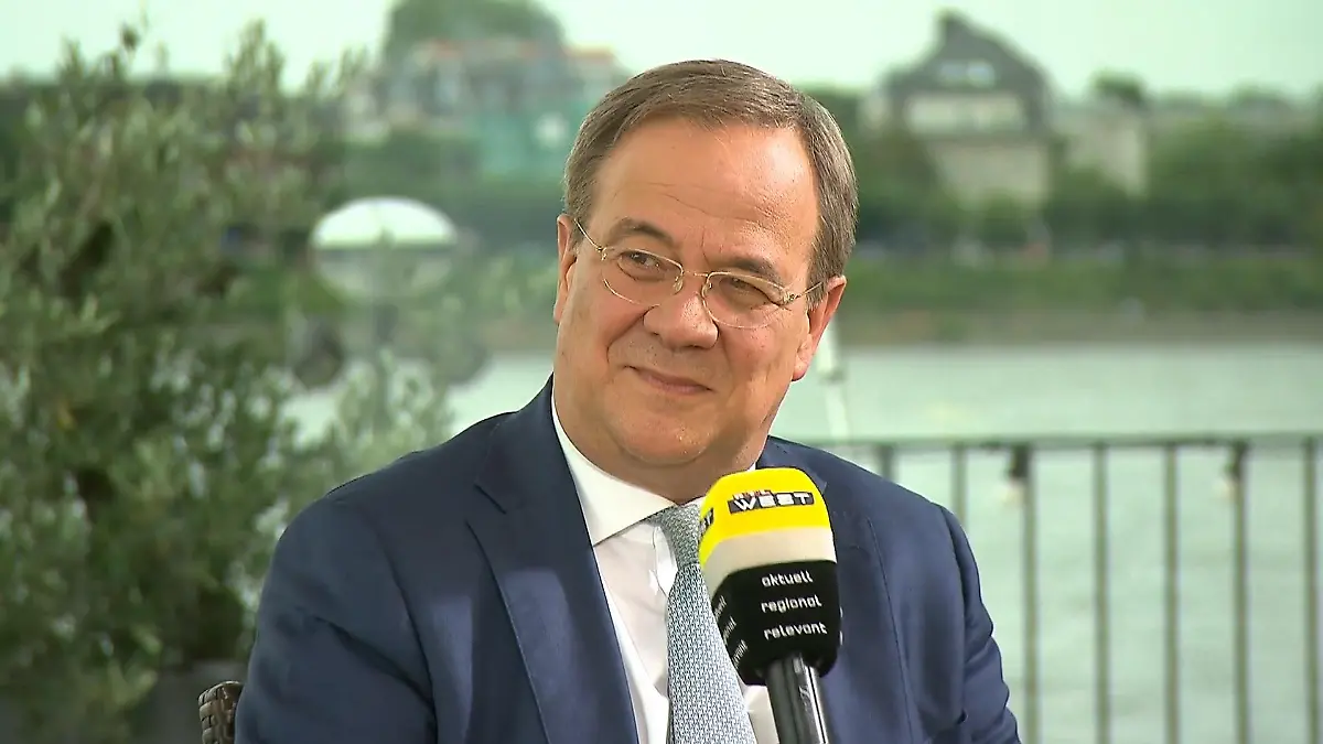 Gespräch mit NRW-Ministerpräsident Armin Laschet (CDU) RTL WEST Sommerplausch