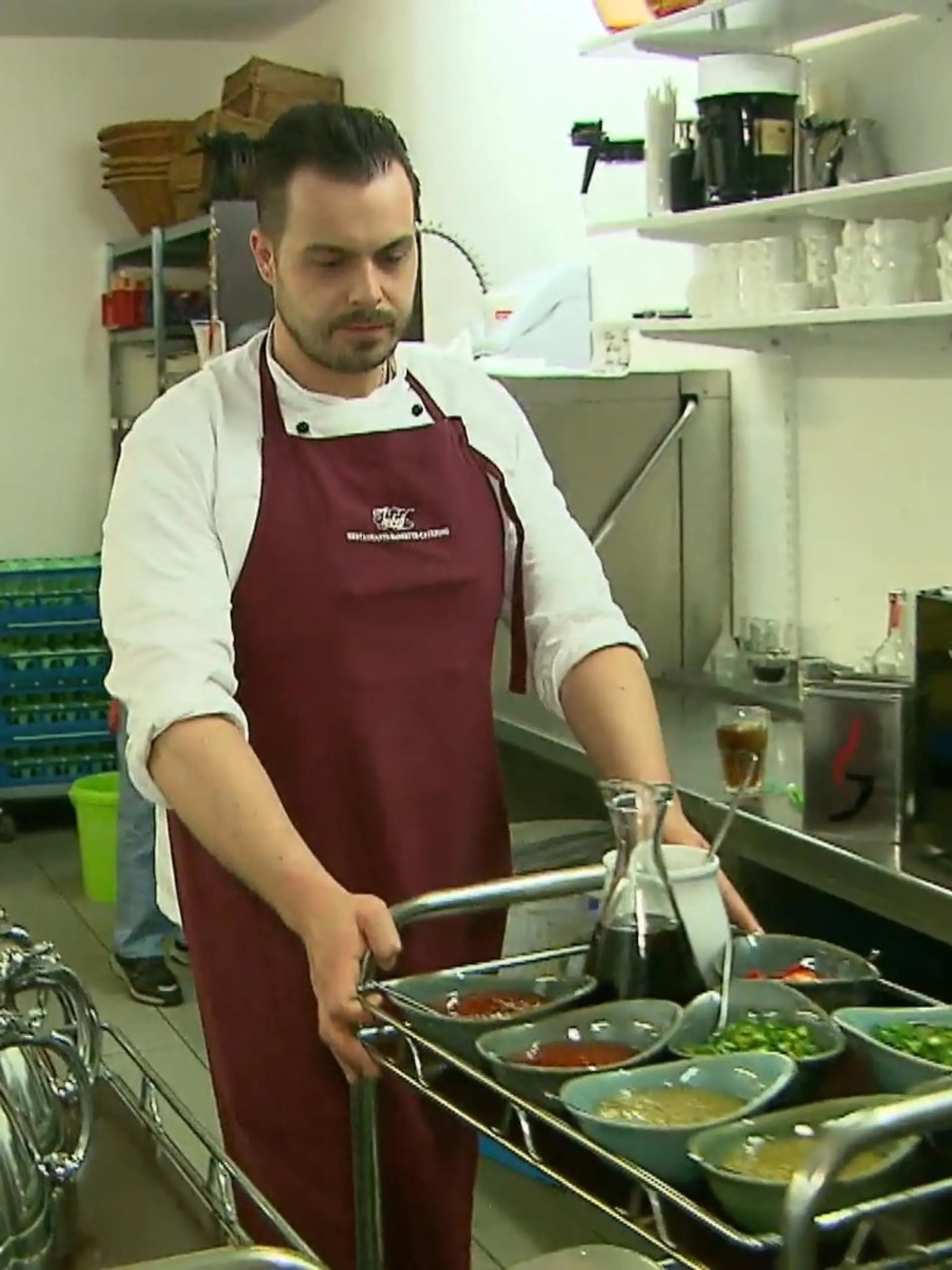 Ob in der Pflege, im Handwerk oder in der IT. Überall fehlt es an Personal. Auch das Gastrogewerbe ist betroffen. Die Branche steht in Deutschland vor einer riesigen Herausforderung. Mehrere hunderttausend Fachkräfte fehlen in Hotels und Gaststätten. Die Lösung könnten Arbeiter aus dem Ausland sein.