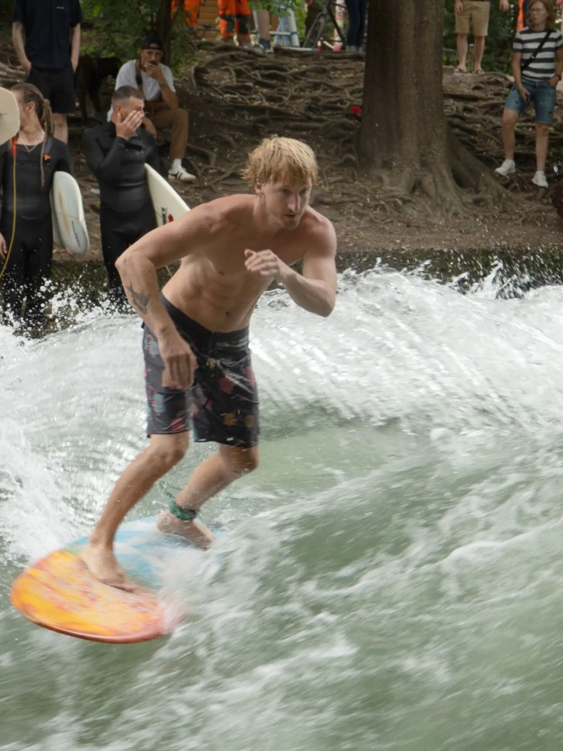 Bild zu: "Berühmte Surferwelle am Eisbach verschwunden – Rätselraten um Ursache
"