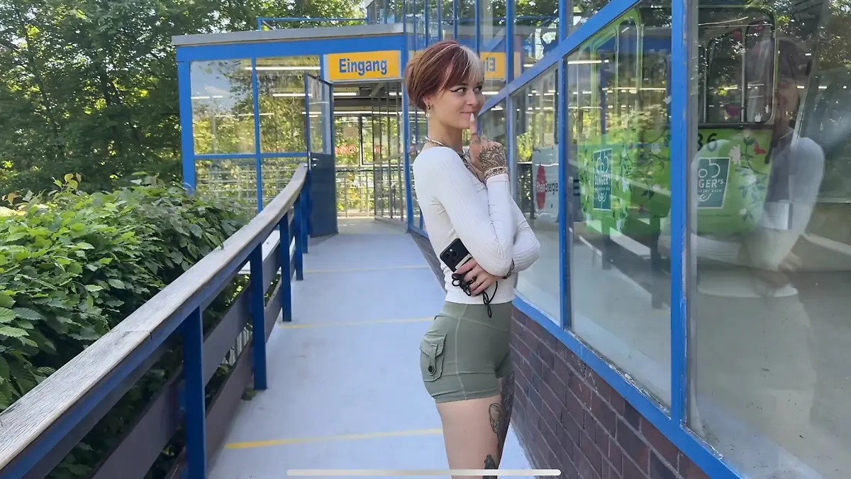 Viel Zeit hatte Sally Dinosaur für den Pornodreh nicht. Es musste schnell gehen.