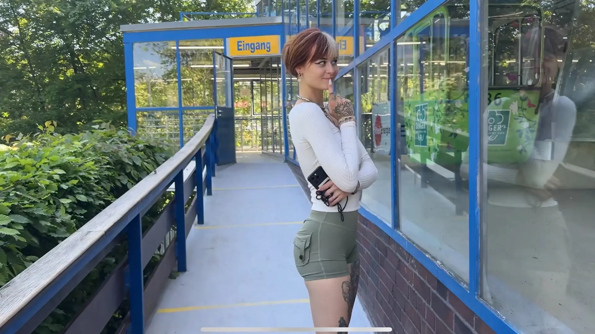 Viel Zeit hatte Sally Dinosaur für den Pornodreh nicht. Es musste schnell gehen.