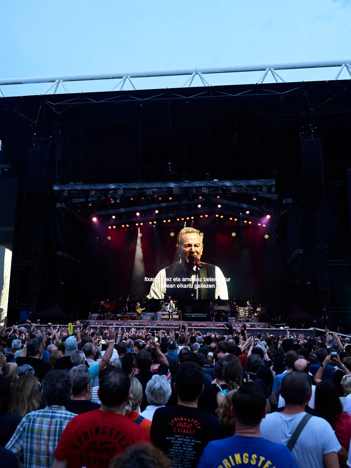 Bild zu: "Metallteil fällt von Decke – mehrere Fans bei Bruce-Springsteen-Konzert verletzt "