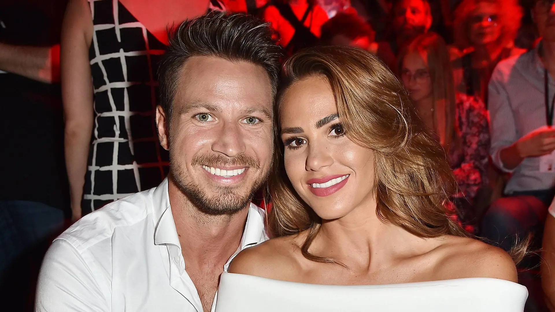 Sebastian Pannek und Angelina Heger bei der Guido Maria Kretschmer Modenschau im Rahmen der Mercedes-Benz Fashion Week Frühjahr/Sommer am 1.07.2019 in Berlin MBFW Fashionweek 2019 Juli in Berlin- Guido Maria Kretschmer Fashionshow *** Sebastian Pannek and Angelina Heger at the Guido Maria Kretschmer Fashion Show as part of the Mercedes Benz Fashion Week Spring Summer 1 07 2019 in Berlin MBFW Fashionweek 2019 July in Berlin Guido Maria Kretschmer Fashion Show PUBLICATIONxINxGERxSUIxAUTxONLY