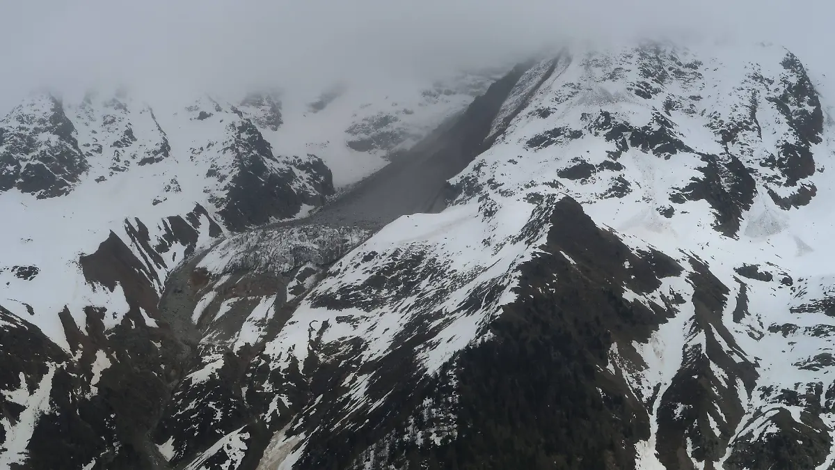 Ein Hubschrauber ist in der Nähe des Oberaletschgletschers in der Schweiz abgestürzt.