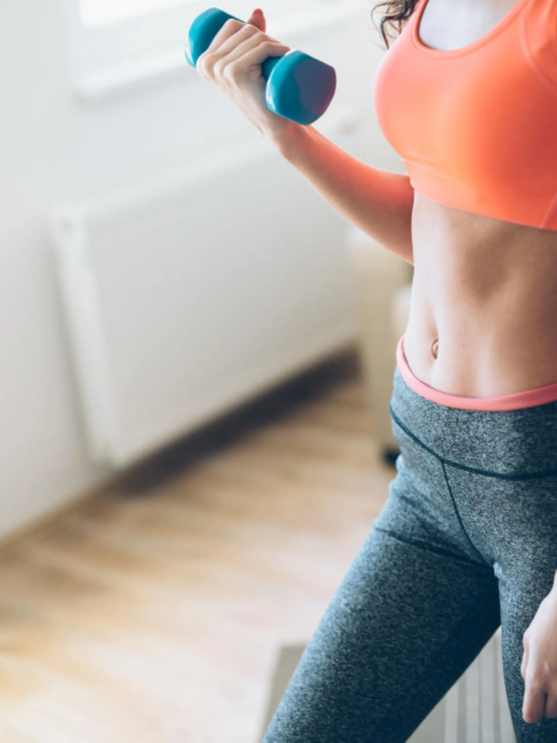 Fitnesstraining zuhause mit Hantel