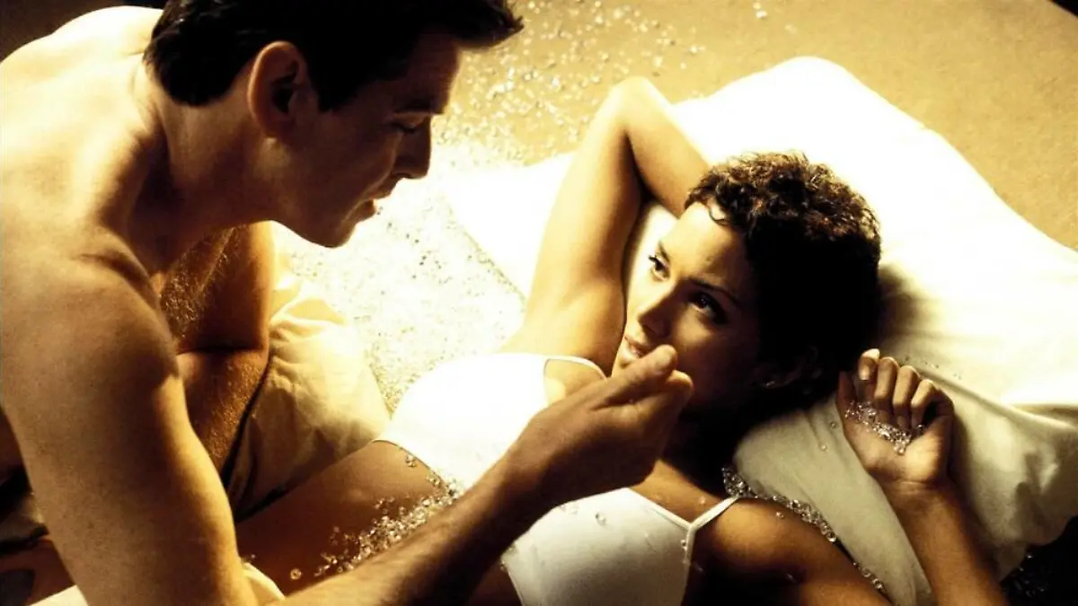 Pierce Brosnan rettete Halle Berry das Leben