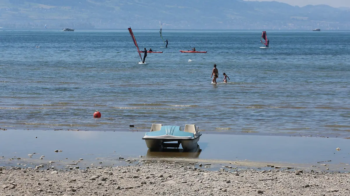 Die Polizei geht davon aus, dass ein Badeunfall am Bodensee tödlich endete. (Archivbild)