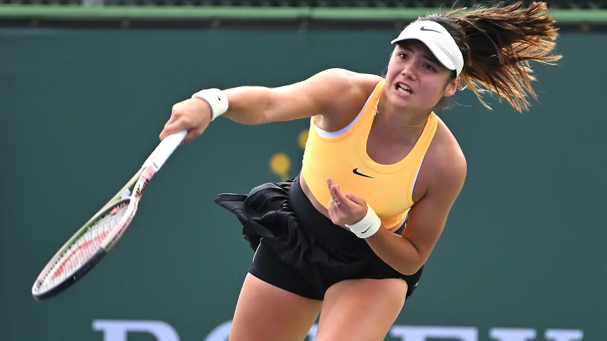 Tennis: BNP Paribas Open-Day 6 Mar 11, 2023 Indian Wells, CA, USA Emma Raducanu GBR as she defeated Magda Linette POL in her second round match in the BNP Paribas Open at the Indian Wells Tennis Garden. Indian Wells Indian Wells Tennis Garden CA USA, EDITORIAL USE ONLY PUBLICATIONxINxGERxSUIxAUTxONLY Copyright: xJaynexKamin-Onceax 20230311_neb_aj4_211