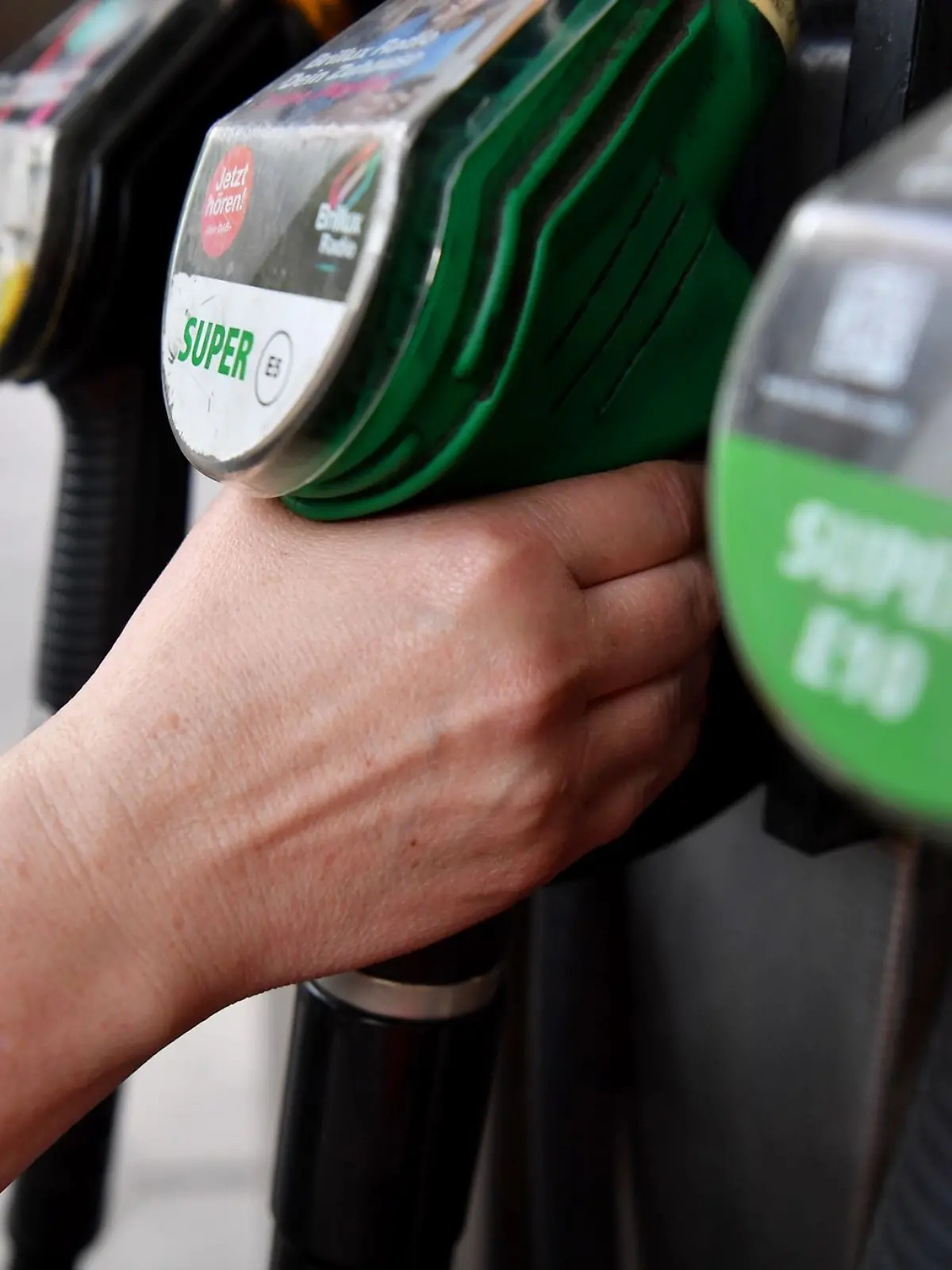 Bild zu: "Spritpreisbremse tritt in Kraft! Wann tanke ich jetzt am günstigsten?"