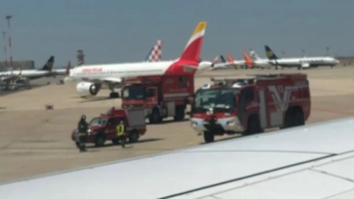 Auch nach der Landung müssen sie noch eine Zeit im Flieger warten.