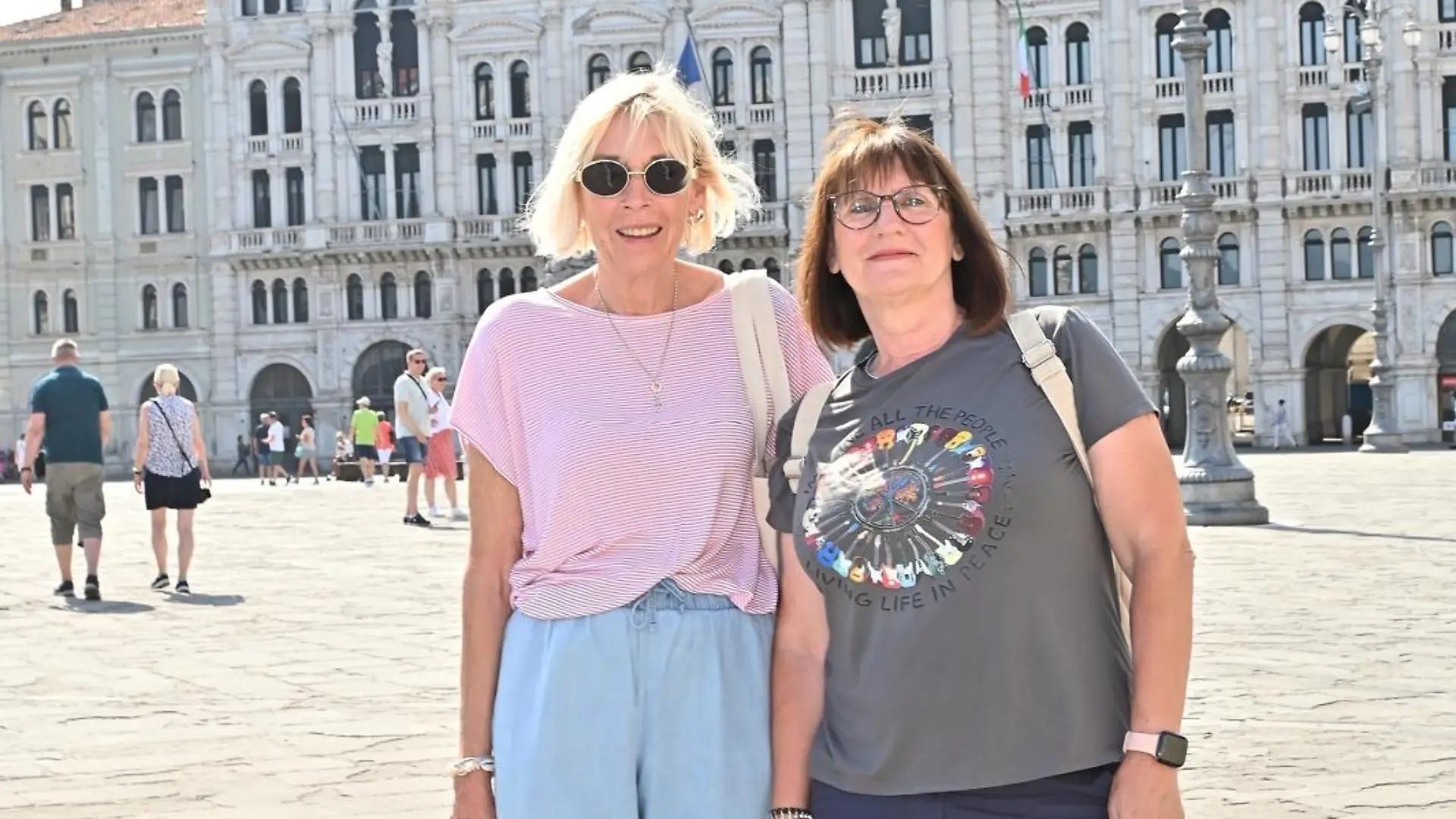 Der Griechenland-Urlaub von Christiane (links) und Heike wird nicht nur positiv in Erinnerung bleiben.