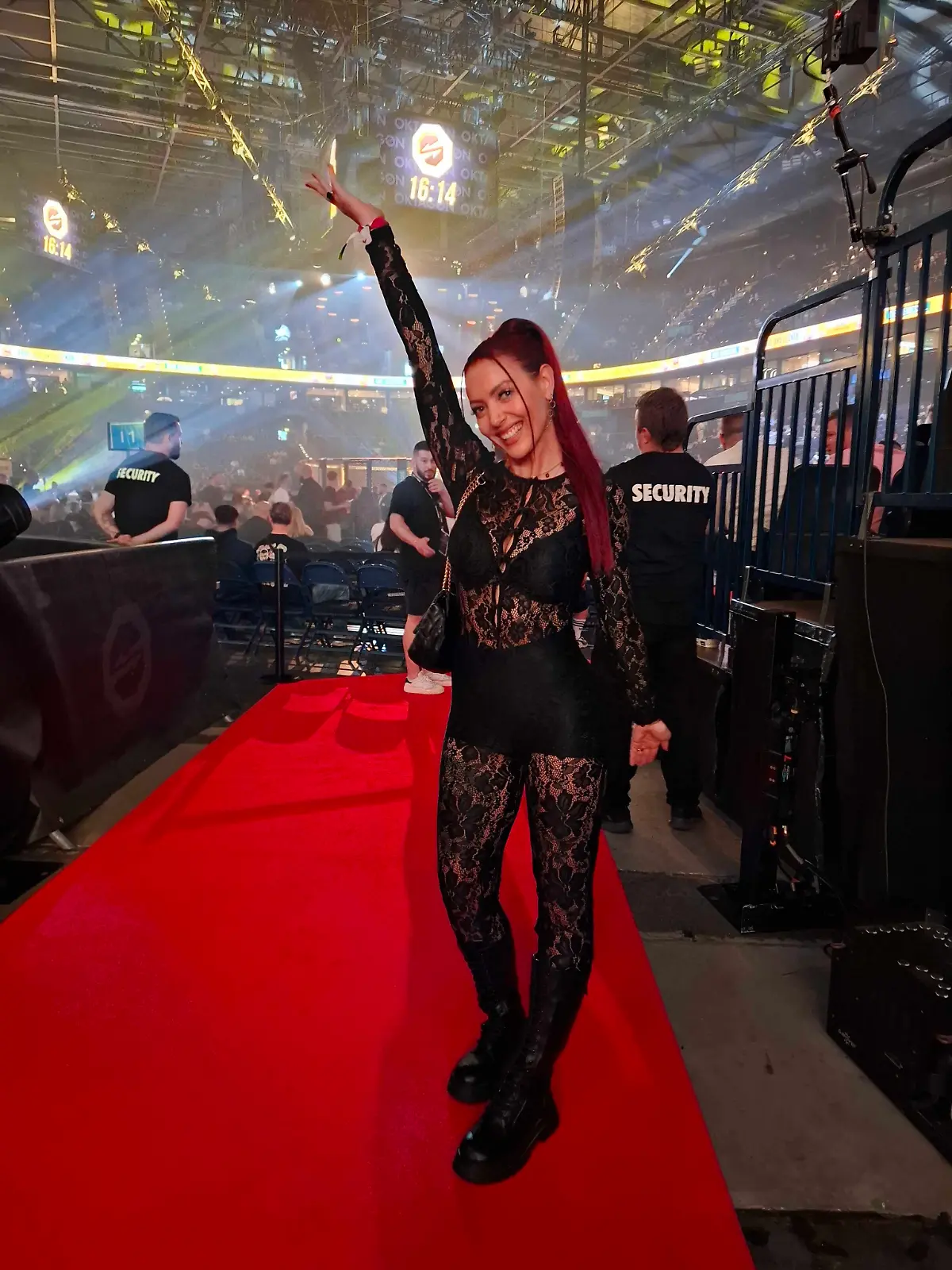 Bild zu: "„Krass Schule”-Star Aline verrät, worauf sie bei ihren MMA-Outfits besonders achtet!"