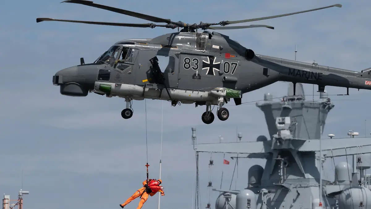 So einen Hubschrauber würde Jannis (18) gerne fliegen! Hier im Bild: Die Bundeswehr während einer Rettungsübung.