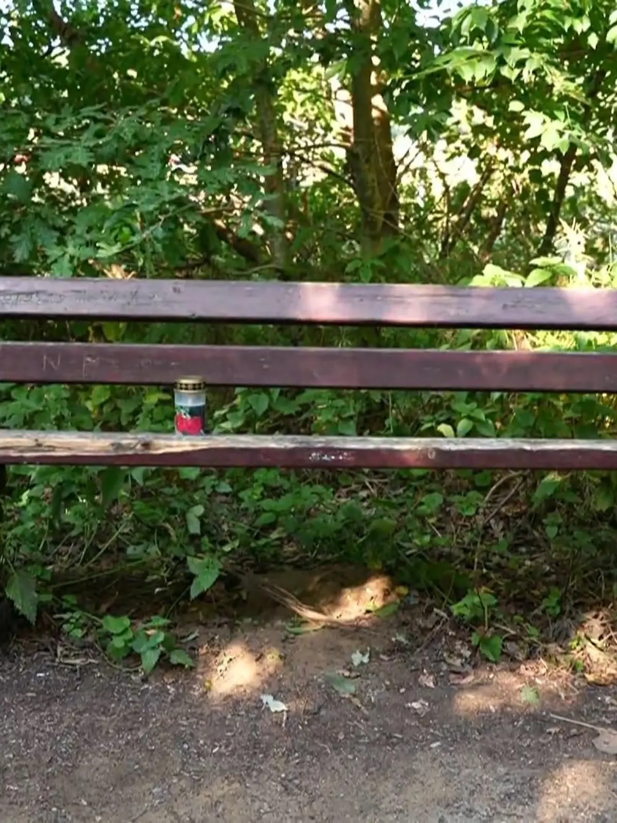 Bild zu: "Teenager stellt sich"