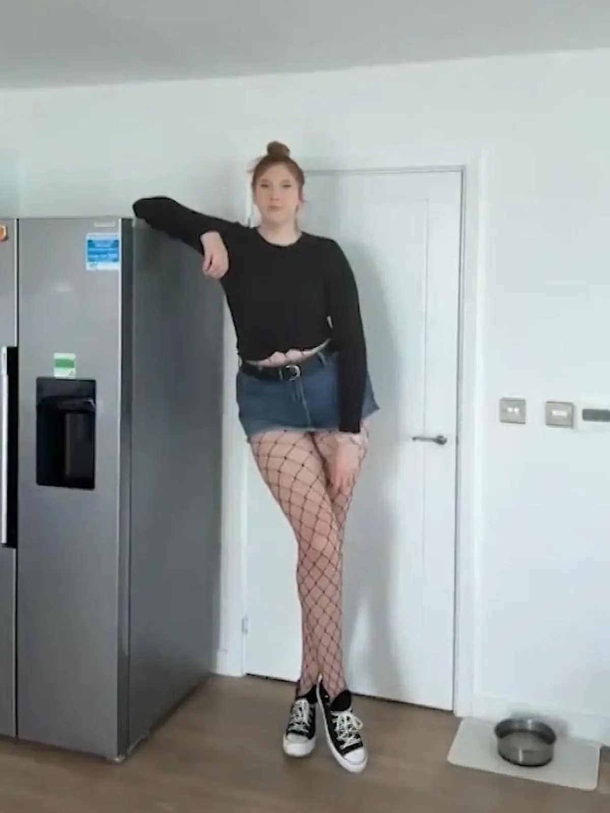 Katie Woolls (26) ist über zwei Meter groß!