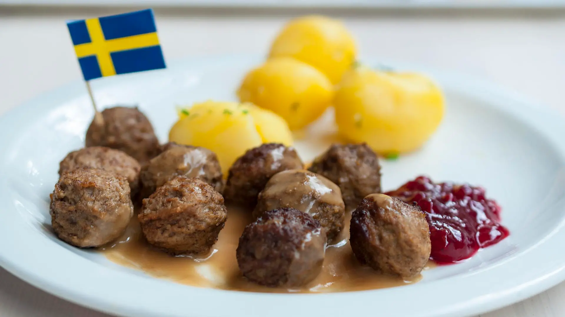 Schwedische Kötbullar mit Soße und Kartoffeln