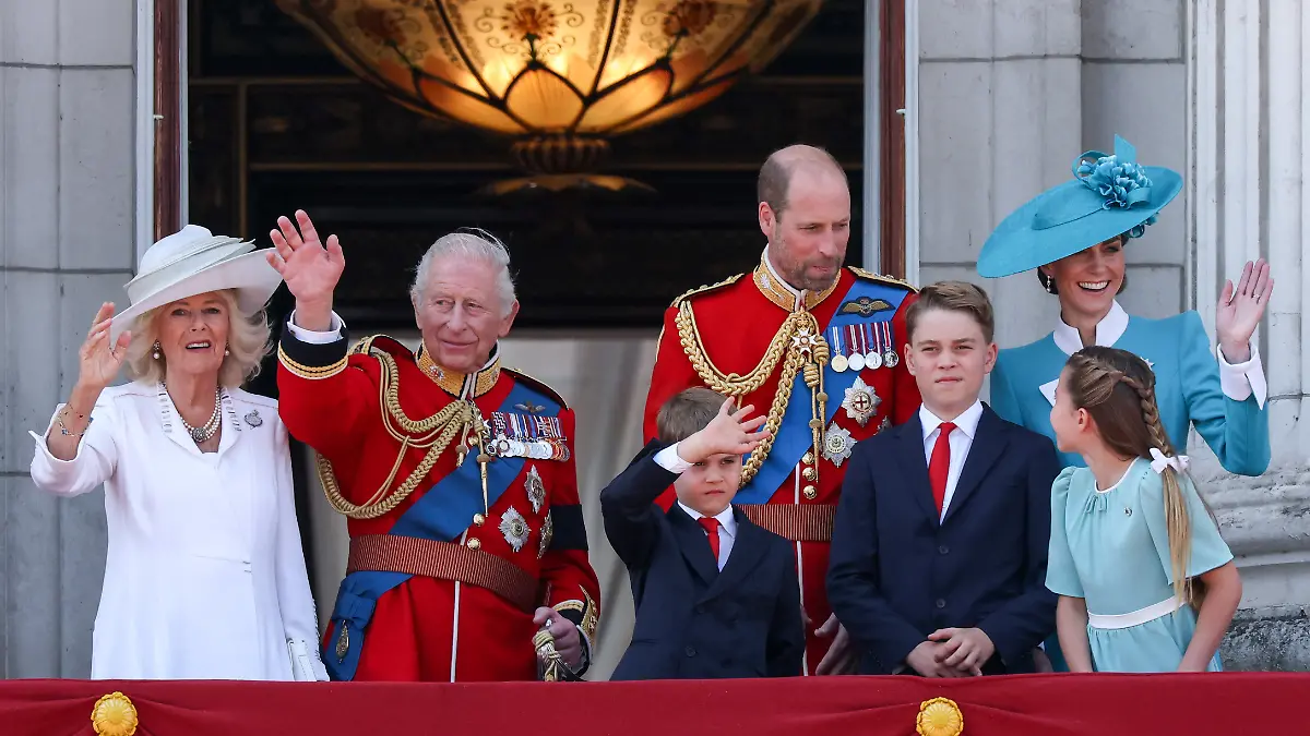 Trooping the Colour-Parade zu Ehren King Charles an seinem offiziellen Geburtstag in London