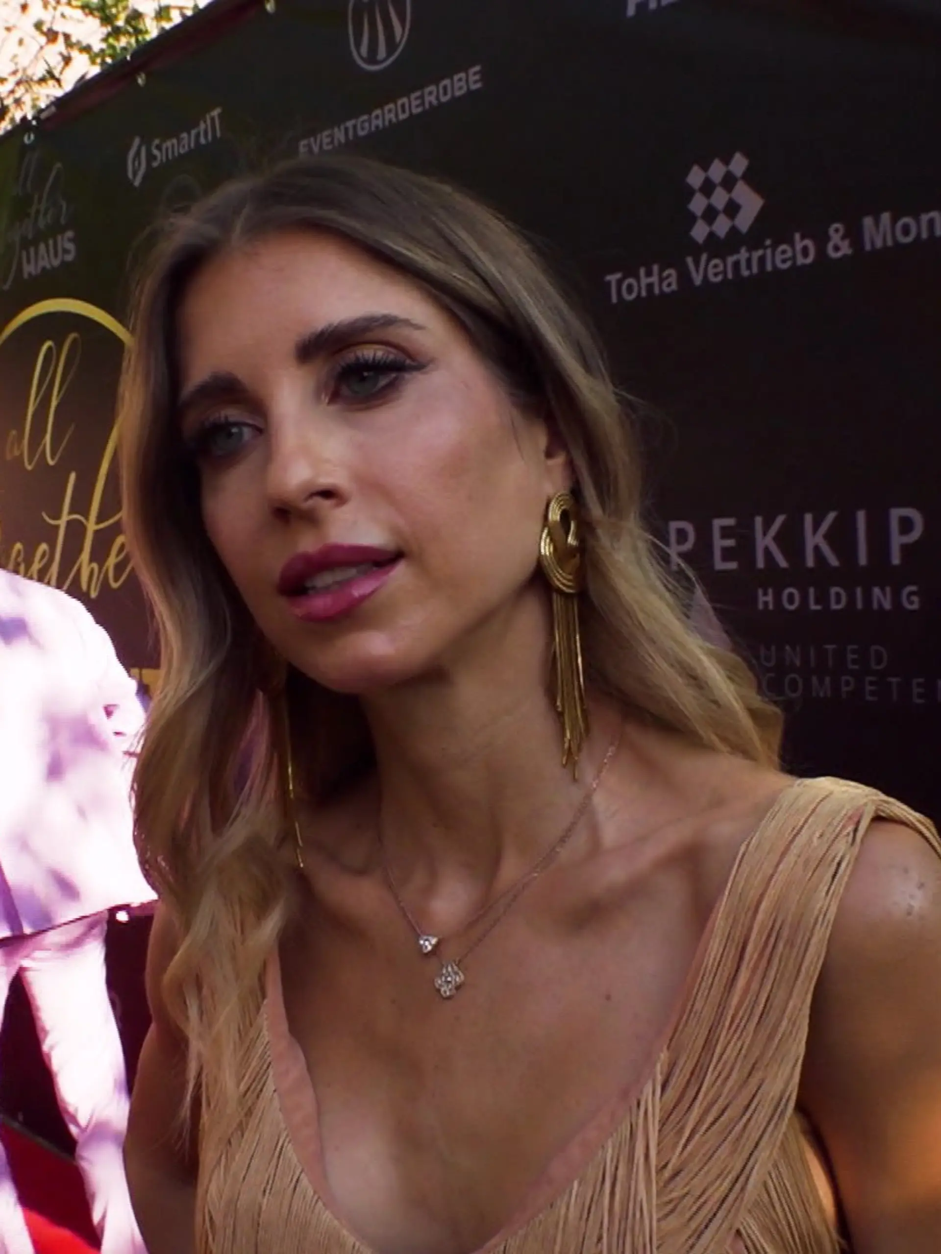 Cathy Hummels spricht über ihren Mama-Alltag.