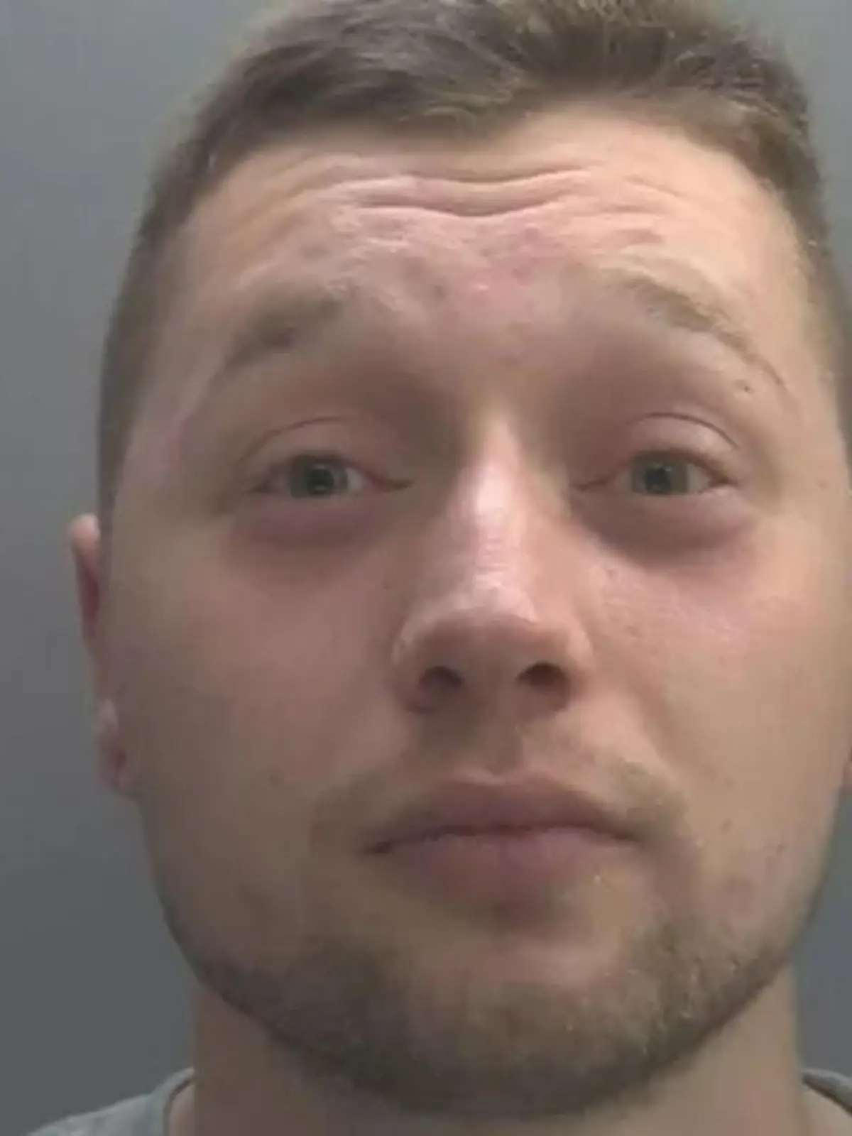 Megan Newborogh wurde nur 23 Jahre alt. Die freundliche Frau aus Leicester starb, weil ihr Mörder sie auf bestialische Art umbrachte. Dafür verurteilte ein Gericht ihren Freund Ross McCullam zu 23 Jahren Haft. Er mordete angeblich aus Frust über seine Erektionsprobleme. Die Polizei hat einen anderen Verdacht. Die Ermittler glauben, dass McCullam wieder töten würde, wenn er könnte. RTL-Reporter Dan Farrington zeichnet den Fall im Video nach.