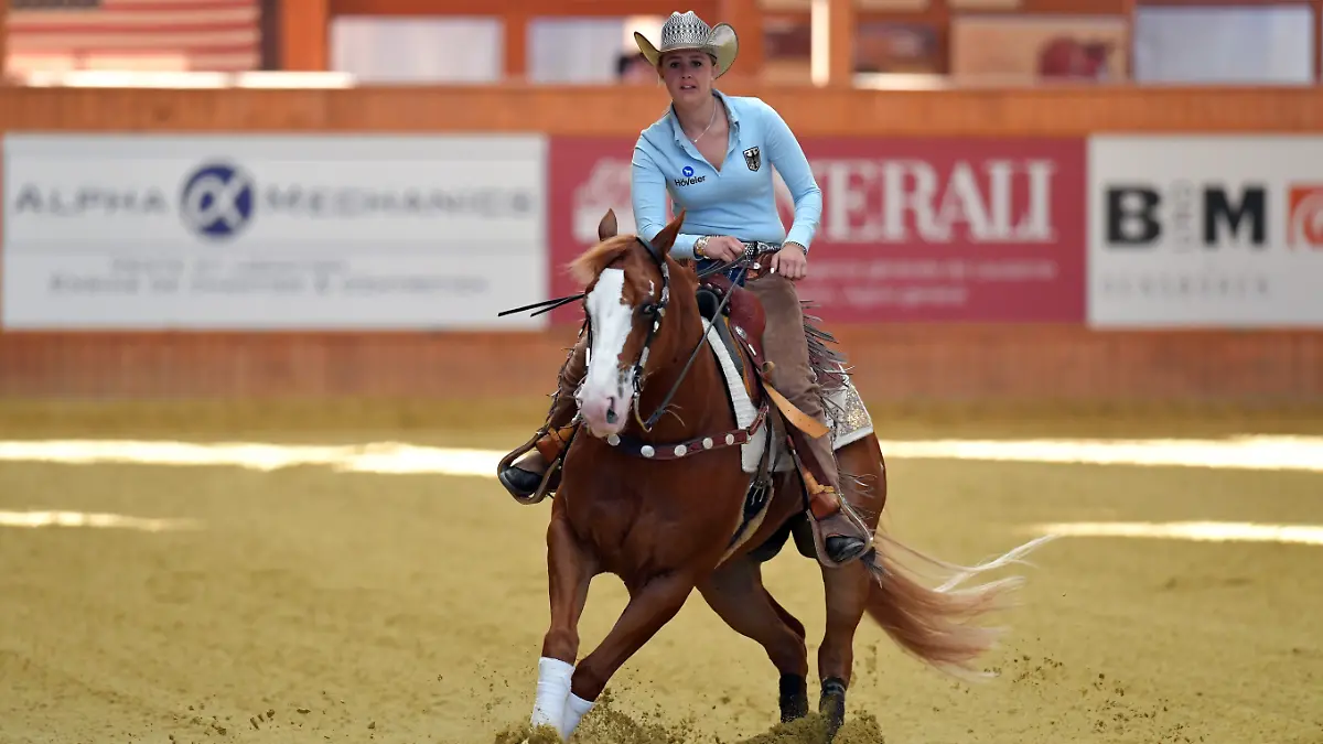 Schon mit drei Jahren begann Gina Schumacher (28) ihre Reitkarriere. Heute ist sie erfolgreich als Westernreiterin.