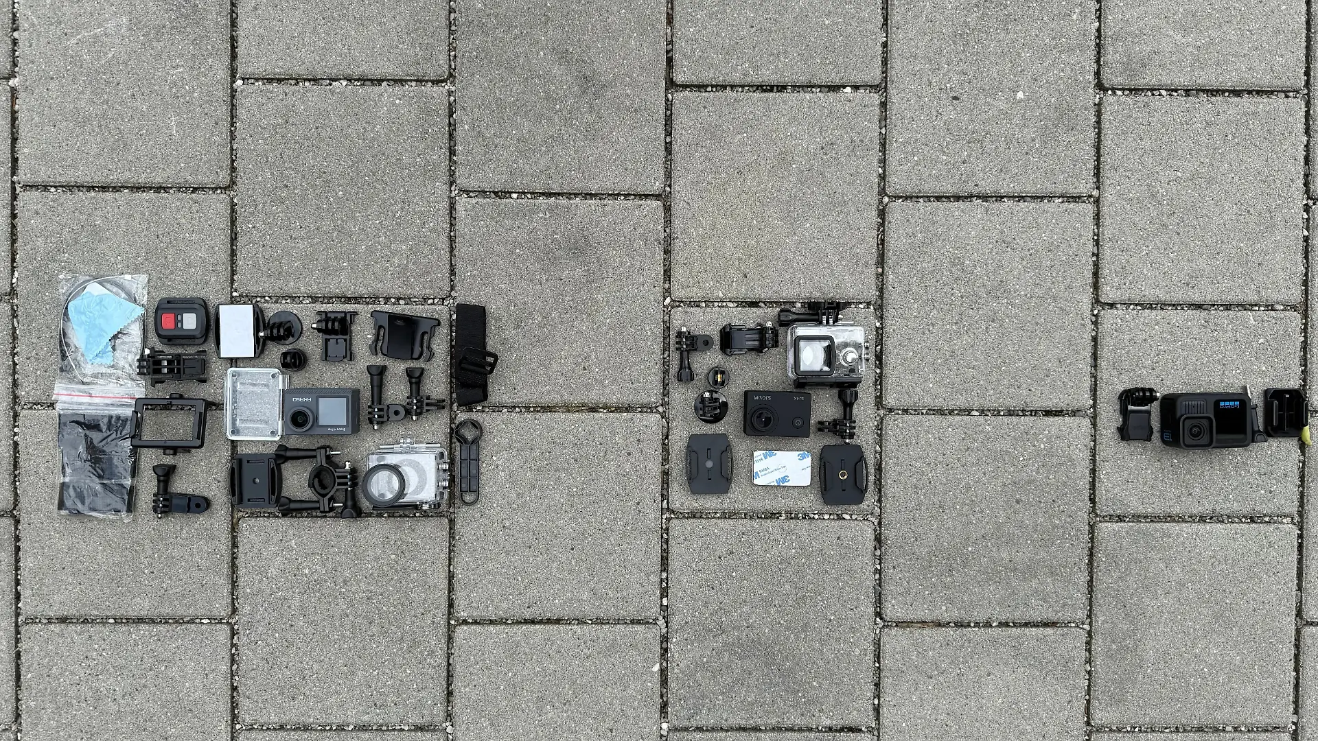 Die SJ4000  liegt im Zubehör-Mittelfeld zwischen AKASO (l.) und Hero 13 (r.)