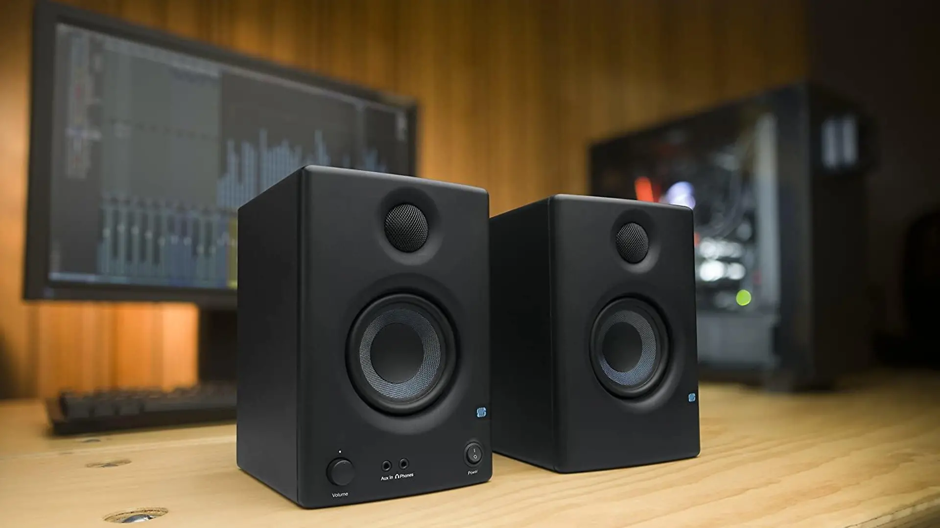 Bei der Musikproduktion sollten Sie auf Studiomonitore wert legen.