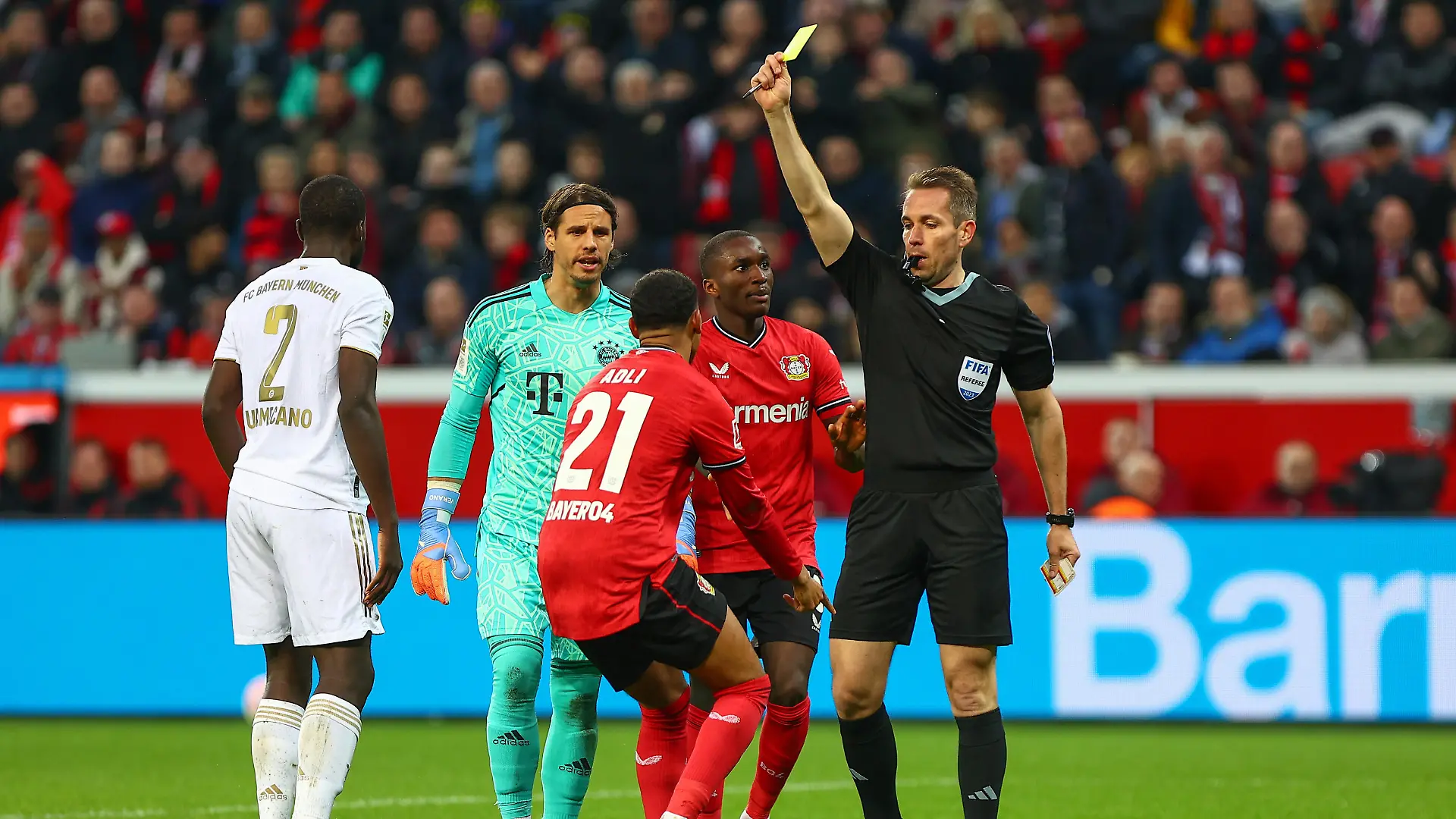 v.l. Dayot Upamecano (FC Bayern Muenchen), Yann Sommer (FC Bayern Muenchen), Amine Adli (Bayer 04 Leverkusen), Moussa Diaby (Bayer 04 Leverkusen) und Schiedsrichter Tobias Stieler. Bayer 04 Leverkusen vs. FC Bayern Muenchen, Fussball, 1. Bundesliga, 25. Spieltag, Spielzeit 2022/2023, 19.03.2023
DFB regulations prohibit any use of photographs as image sequences and/or quasi-video / action press