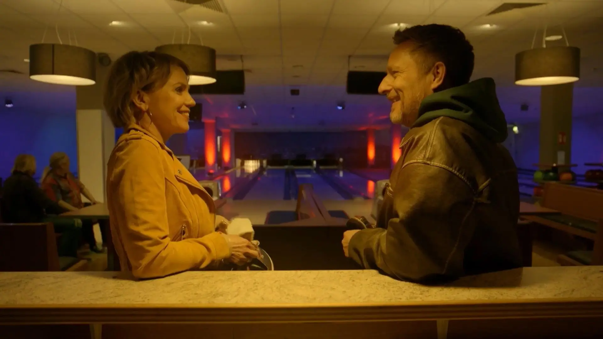 Yvonne (Gisa Zach) und Michi (Lars Pape) 