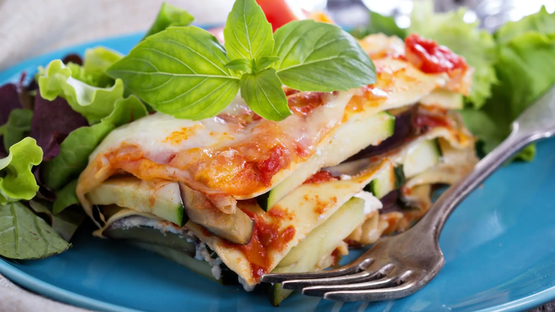 Vegetarische Lasagne mit Zucchini, Tomaten und Co.
