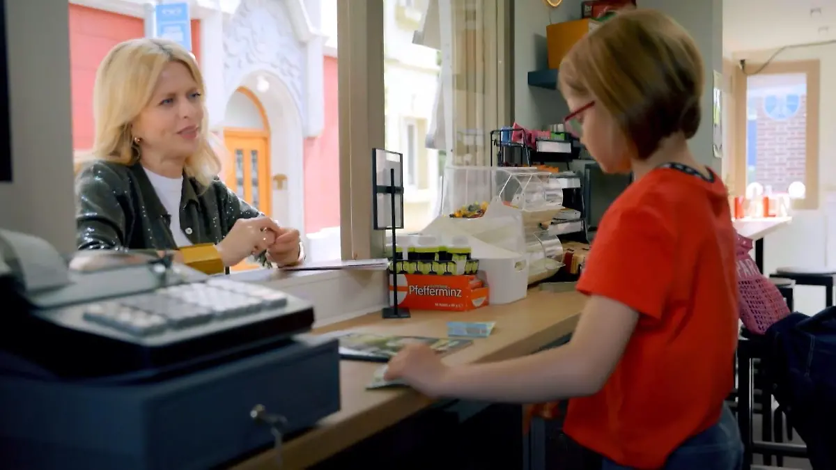 Patrizia versucht, Maja auf ihre Seite zu ziehen „Unter uns“-Folge vom 09.07.25 auf RTL+