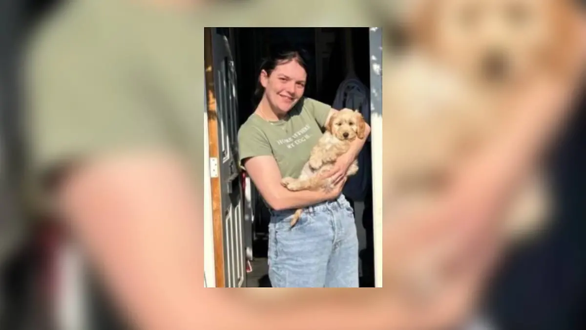 Im Mädels-Urlaub lassen sich Poppy und ihre Freundinnen ein Tattoo stechen. Kurz darauf landet die 29-Jährige im Krankenhaus.