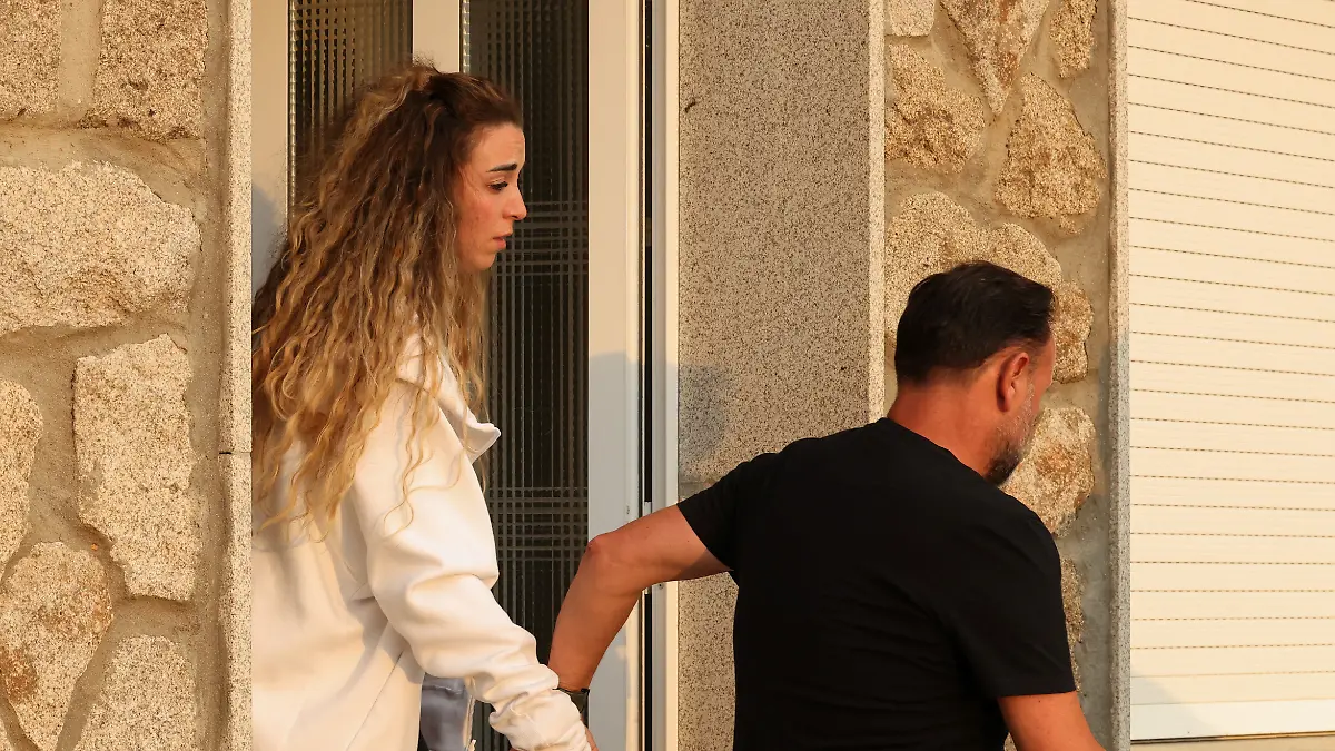 Rute Cardose (links im Bild) war am Donnerstag nach Nordspanien gereist, um die Leiche ihres Ehemannes abzuholen