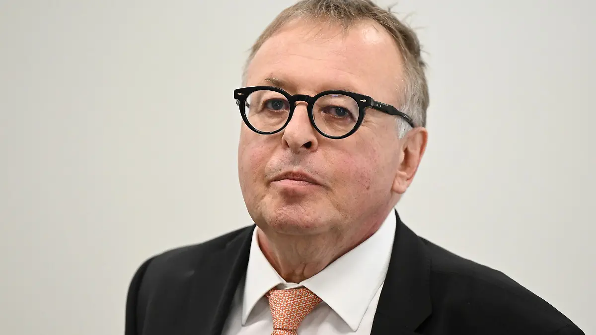 Dem ehemaligen Ahr-Landrat Jürgen Pföhler (CDU) droht wegen seines Verhaltens während der Flutkatastrophe der Entzug seines Ruhegehalts.