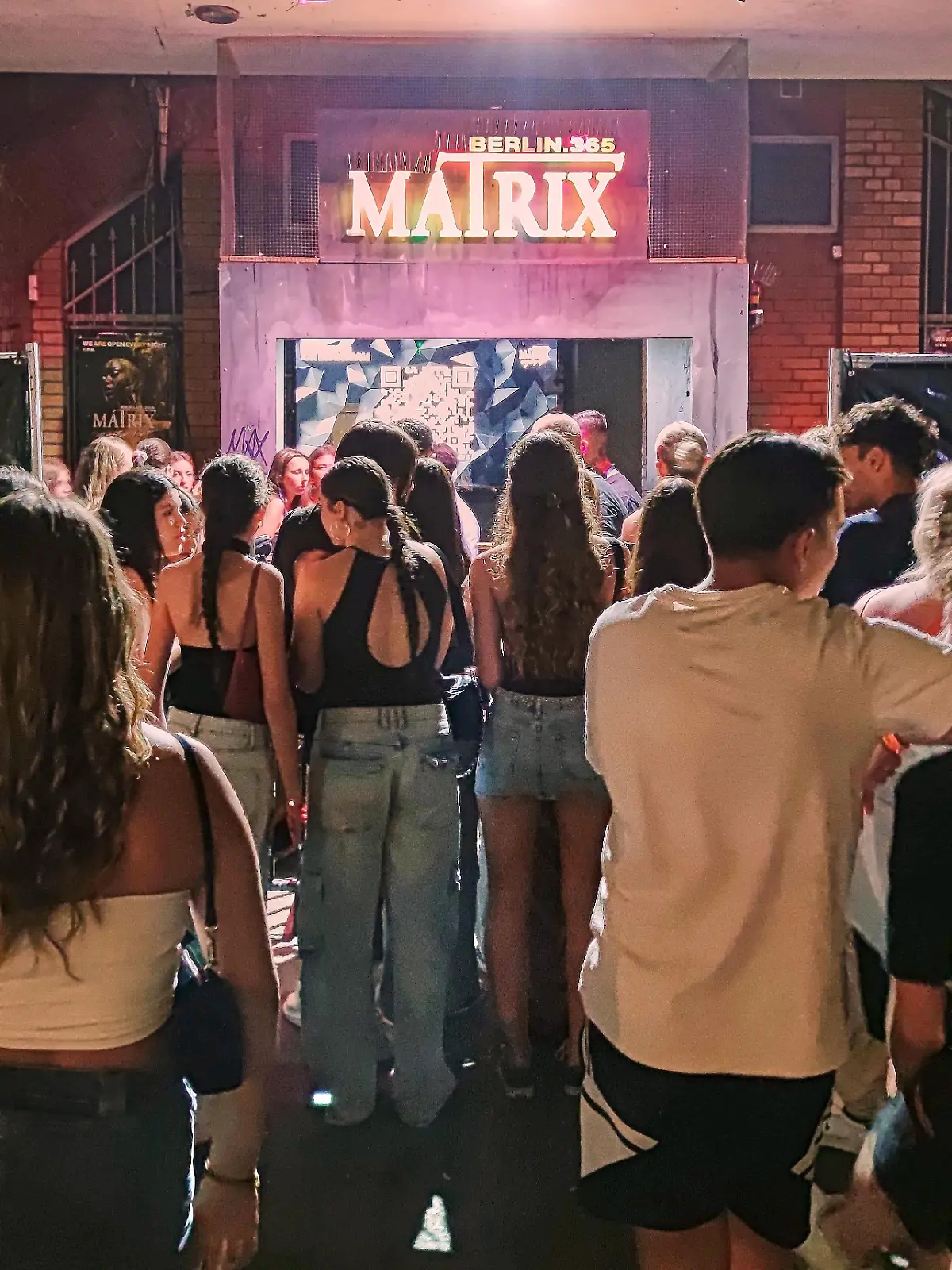 Bild zu: "Spritzen-Attacken in Berliner Club! Zwei Männer stechen wahllos Frauen"