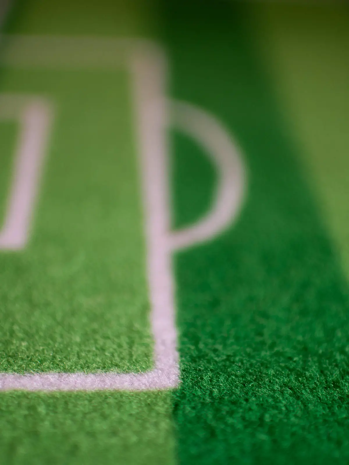 Das Coronavirus Covid-19 verursacht Veranstaltungsabsagen von beispielsweise Fußballspielen der Bundesligaprofiligen auf unbestimmte Zeit und viele Auswirkungen, im Bild: Ein leerer Fußballteppich. Deutschland *** The corona virus Covid 19 causes events such as Bundesliga soccer matches to be cancelled indefinitely and has many consequences, in the picture An empty soccer carpet Germany 