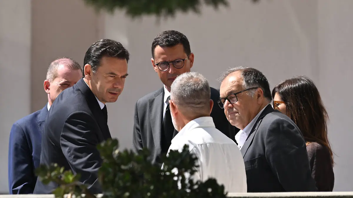 Totenwache für Diogo Jota: Portugals Premierminister Luis Montenegro kommt an der Kapelle Sao Cosme in Gondomar nahe Porto, Portugal am 4. Juli 2025 an. 