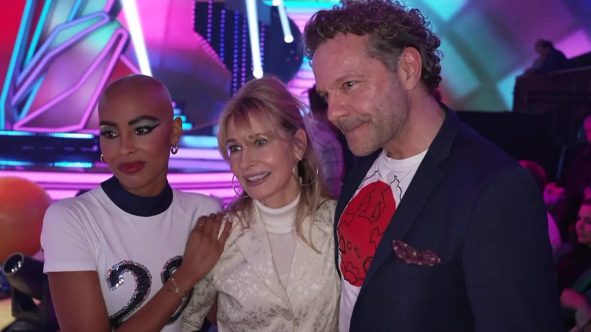Sie haben Sharon Battiste in der vierten "Let's Dance"-Show im Studio kräftig angefeuert: Mama Tatjana Battiste und Sharons Stiefvater Robin.