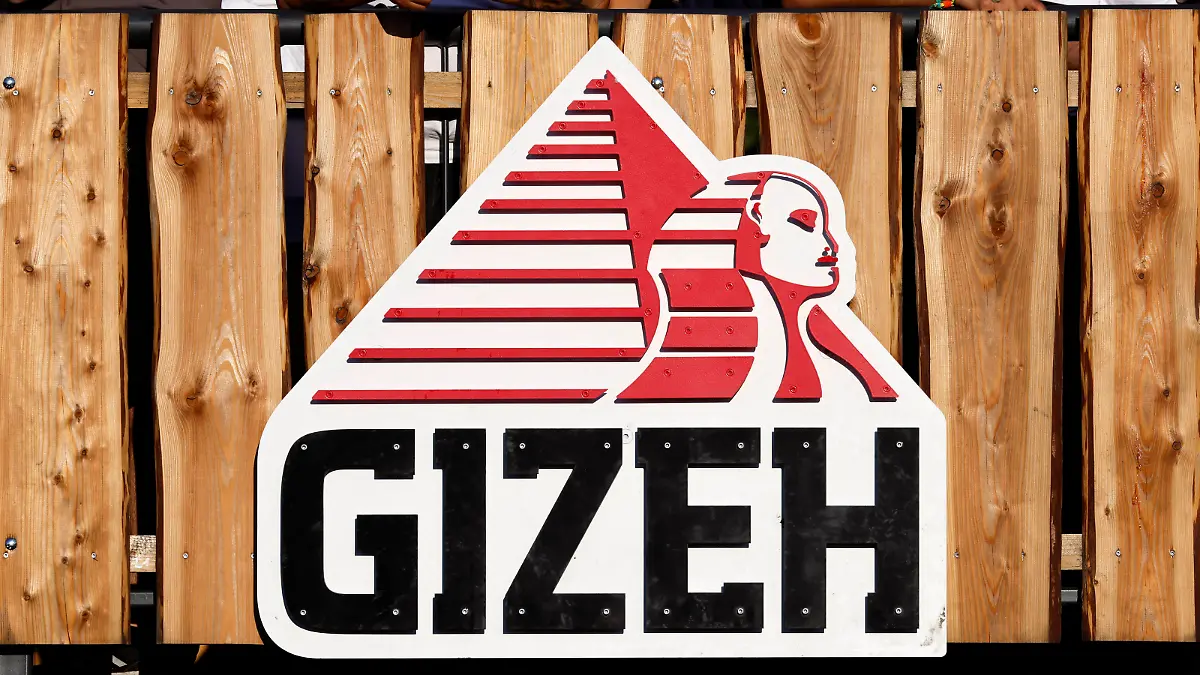 Werbung für Zigarettenblättchen von Gizeh beim Summerjam Festival 2022 am Fühlinger See. Das Summerjam Festival; ist eines der größten Reggae-Festivals in Europa und existiert dieses Jahr 35 Jahre; 25 davon in Köln. (Themenbild, Symbolbild) Köln; 01.07.2022
