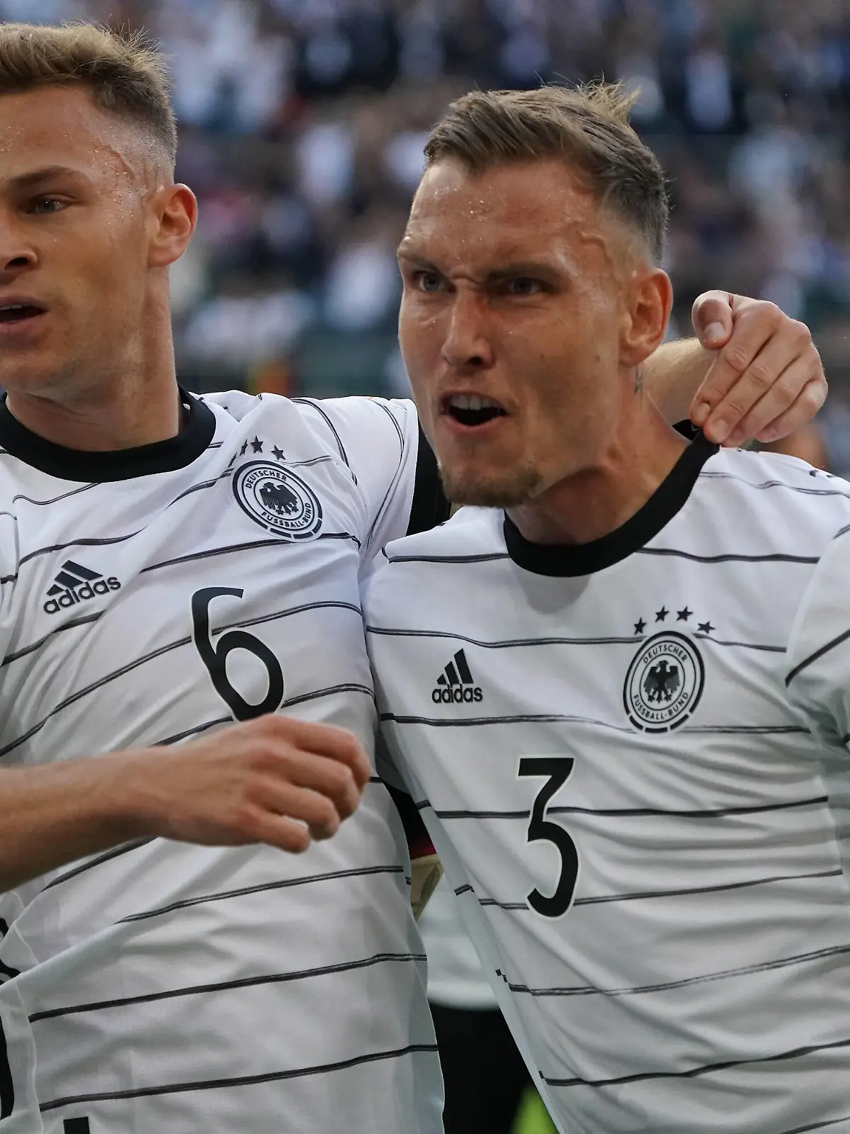  celebrate the goal, Torjubel zum 1:0 Joshua Kimmich Deutschland Germany mit David Raum Deutschland Germany - Moenchengladbach 14.06.2022: Deutschland vs. Italien, Nations League A3 4. Spieltag, Borussia Park *** celebrate the goal, goal celebration for 1 0 Joshua Kimmich Germany Germany with David Raum Germany Germany Moenchengladbach 14 06 2022 Germany vs Italy, Nations League A3 4 matchday, Borussia Park