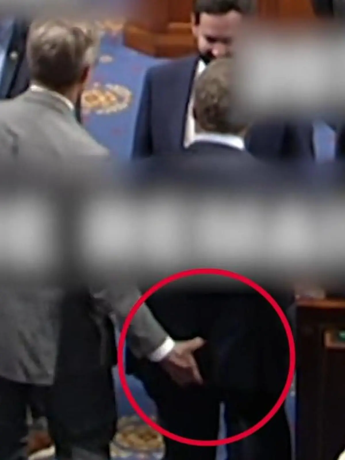 Bild zu: "Po-Schreck im US-Parlament! Abgeordneter grapscht Kollegen ans Hinterteil"